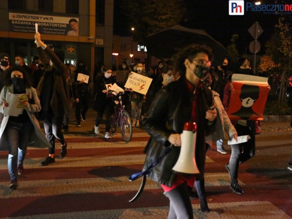 Kobiety sparaliżowały centrum miasta. Piaseczno stoi w korku