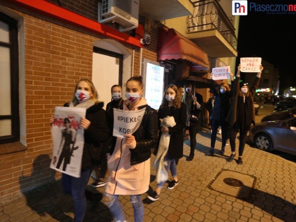 Kobiety sparaliżowały centrum miasta. Piaseczno stoi w korku
