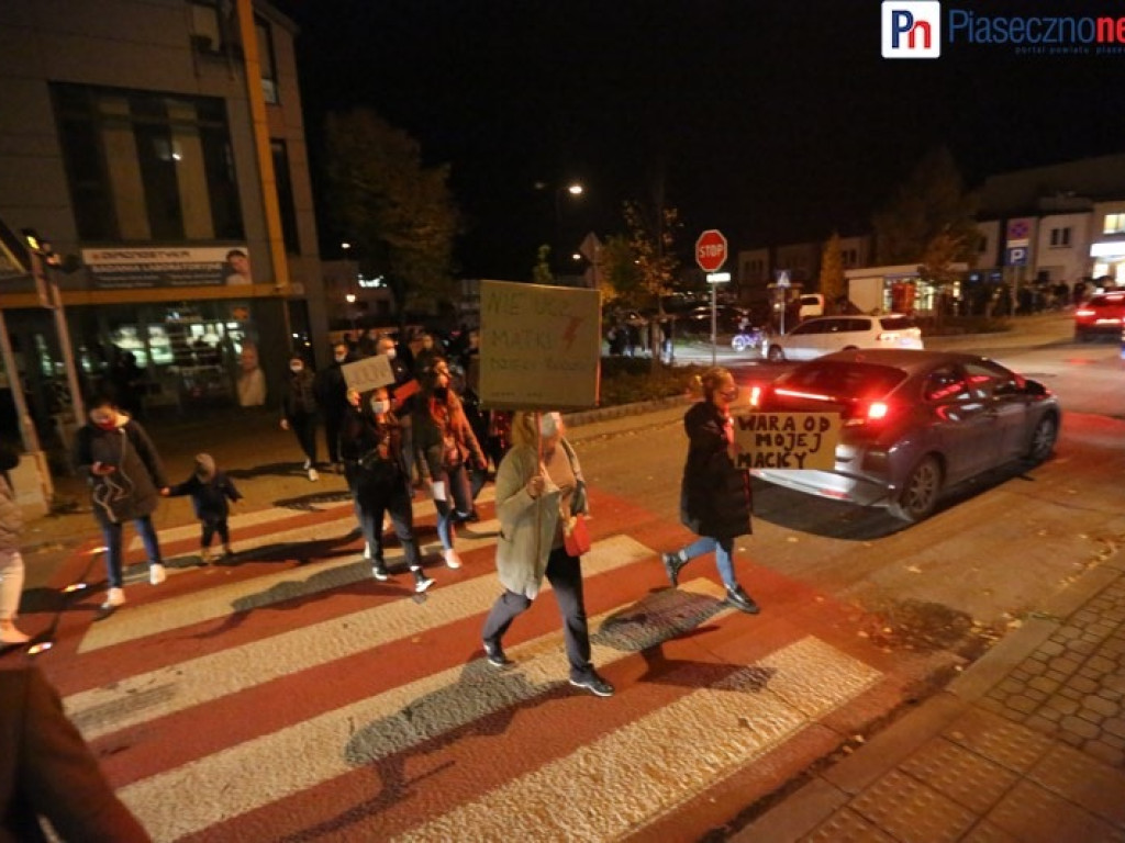Kobiety sparaliżowały centrum miasta. Piaseczno stoi w korku