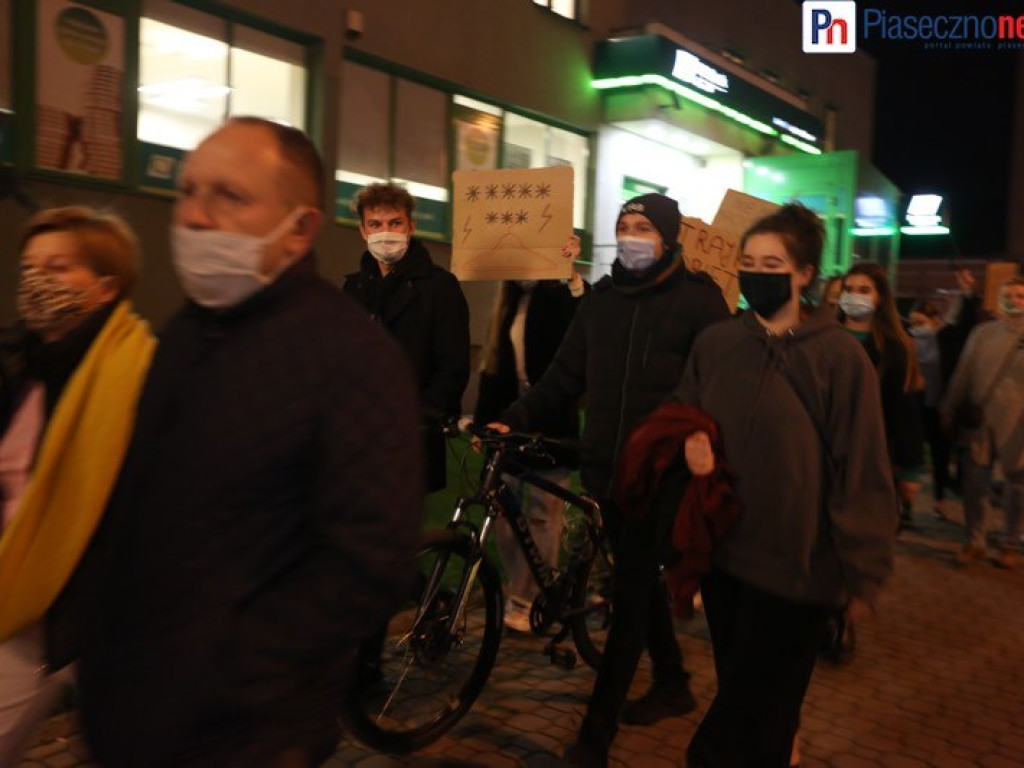 Kobiety sparaliżowały centrum miasta. Piaseczno stoi w korku