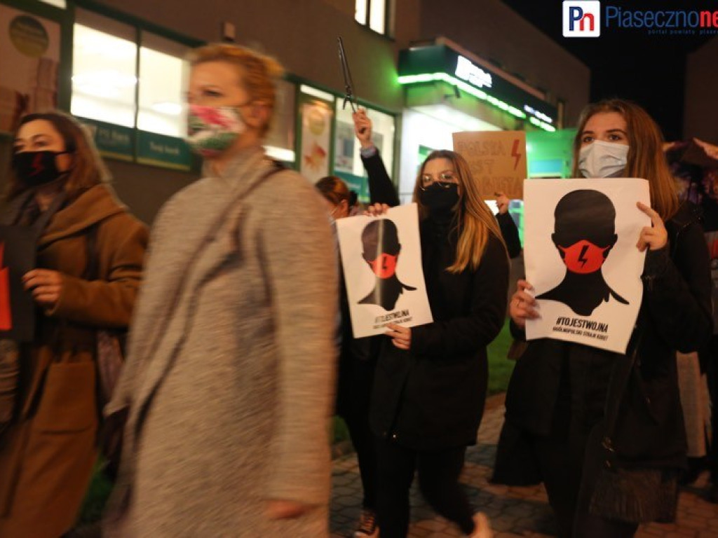 Kobiety sparaliżowały centrum miasta. Piaseczno stoi w korku