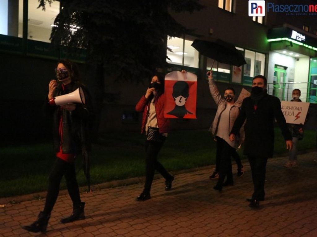 Kobiety sparaliżowały centrum miasta. Piaseczno stoi w korku