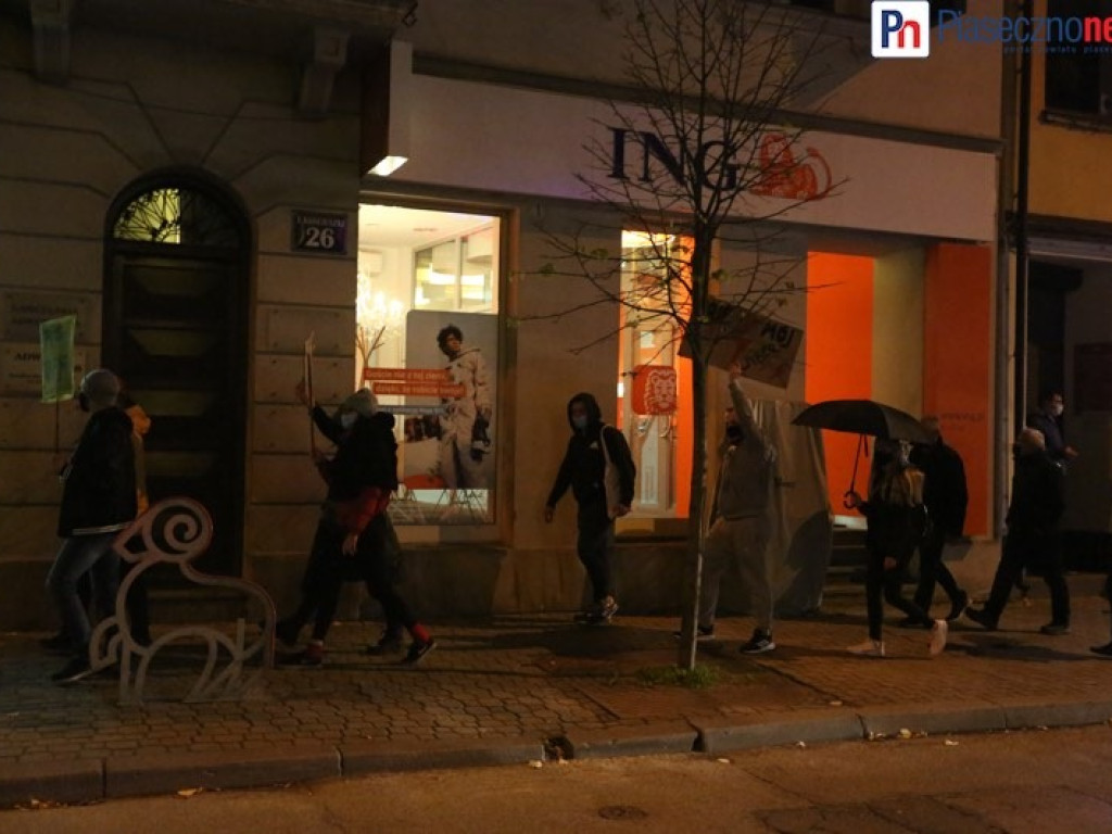 Kobiety sparaliżowały centrum miasta. Piaseczno stoi w korku