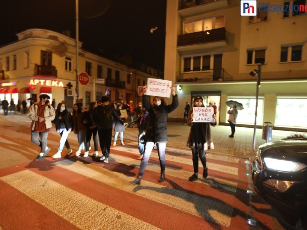 Kobiety sparaliżowały centrum miasta. Piaseczno stoi w korku