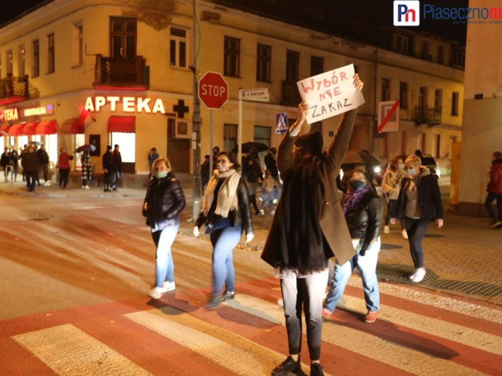 Kobiety sparaliżowały centrum miasta. Piaseczno stoi w korku