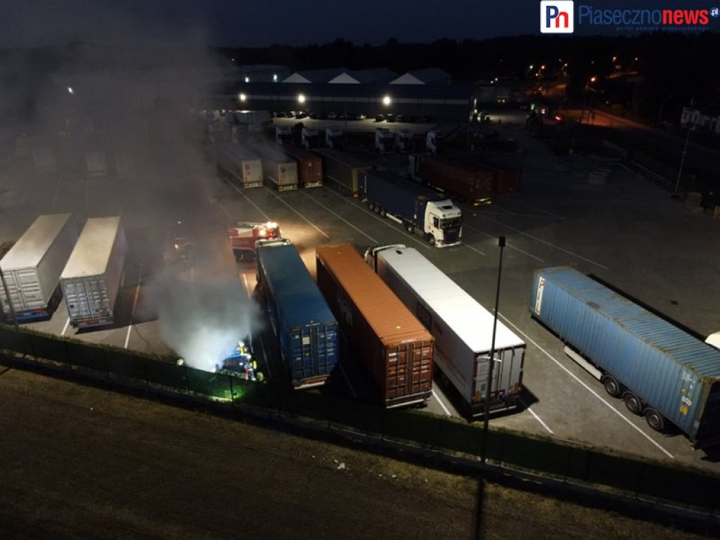 Płoną akumulatory składowane w kontenerze!