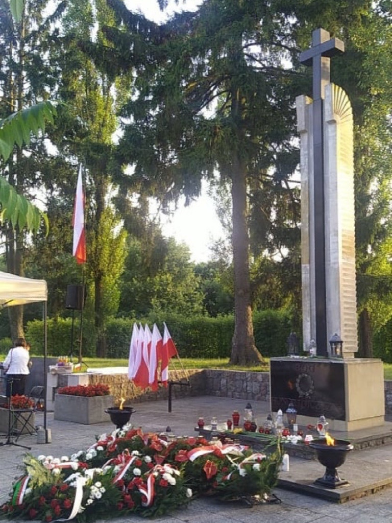 Bóg, Honor i Ojczyzna. Cześć i chwała bohaterom! Tak krzyczeli Legioniści