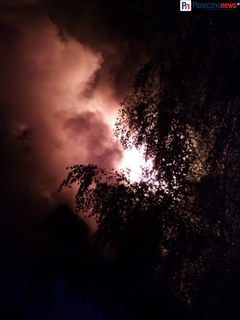 Pożar przy ul. Bema! 6 zastępów straży pożarnej walczy z żywiołem