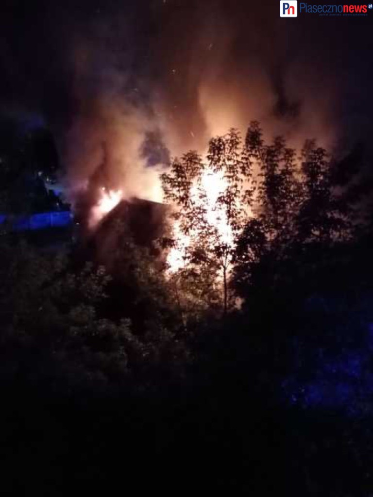 Pożar przy ul. Bema! 6 zastępów straży pożarnej walczy z żywiołem
