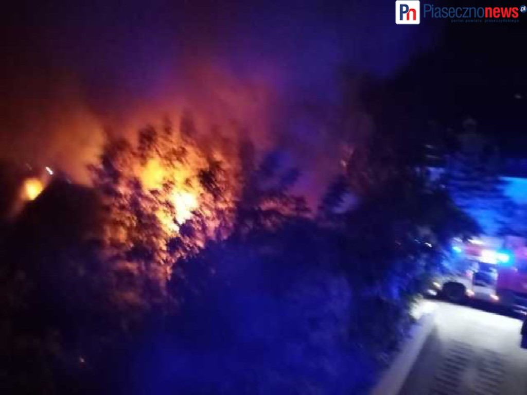 Pożar przy ul. Bema! 6 zastępów straży pożarnej walczy z żywiołem