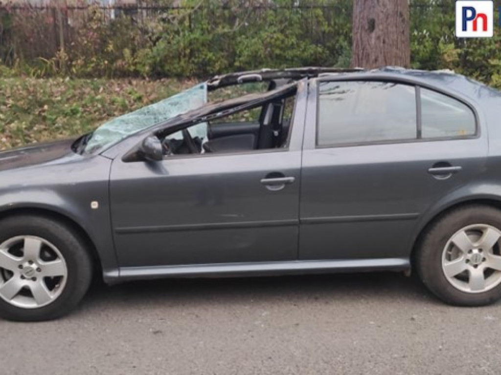 Koszmarny wypadek! Skodzie ucięło dach! Kierowca w stanie ciężkim