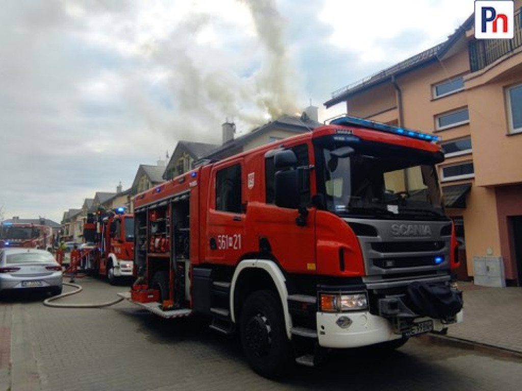 Pożar w Mysiadle. 9 zastępów straży pożarnej w akcji