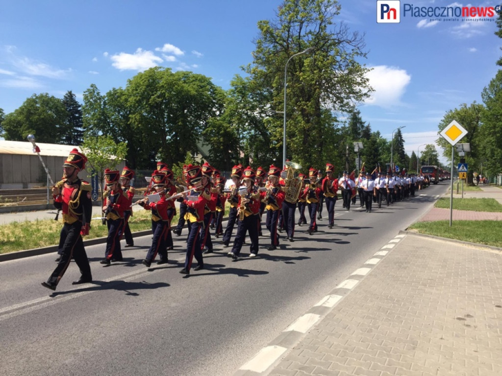 Piknik w Prażmowie już wystartował wspaniałą paradą