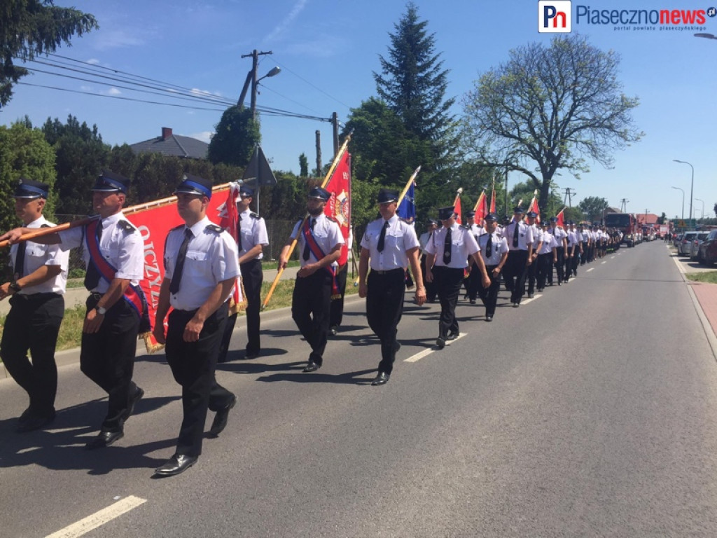 Piknik w Prażmowie już wystartował wspaniałą paradą