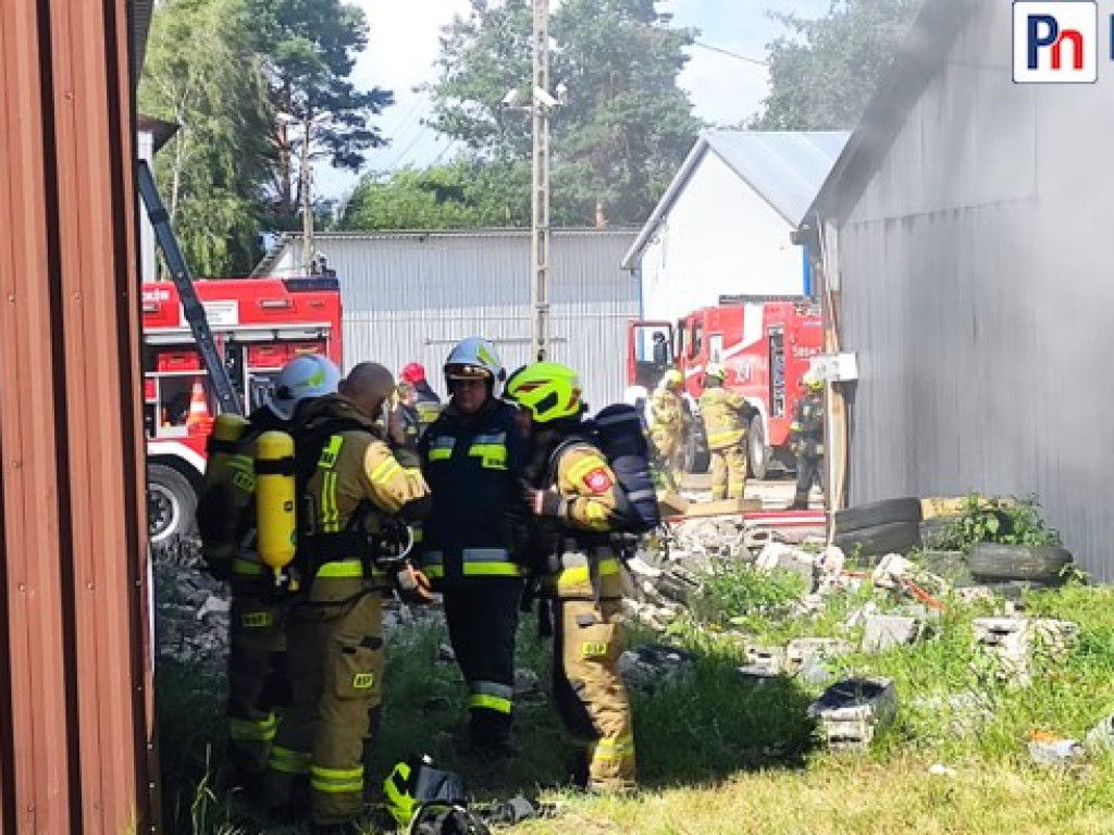 Strażacy walczą z żywiołem. Trwa akcja gaśnicza w Wólce Kosowskiej