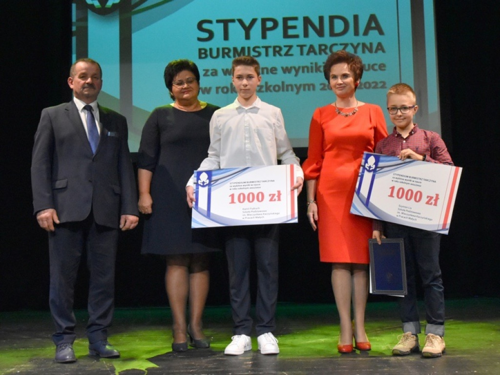 Stypendia Burmistrza Tarczyna dla najwybitniejszych uczniów