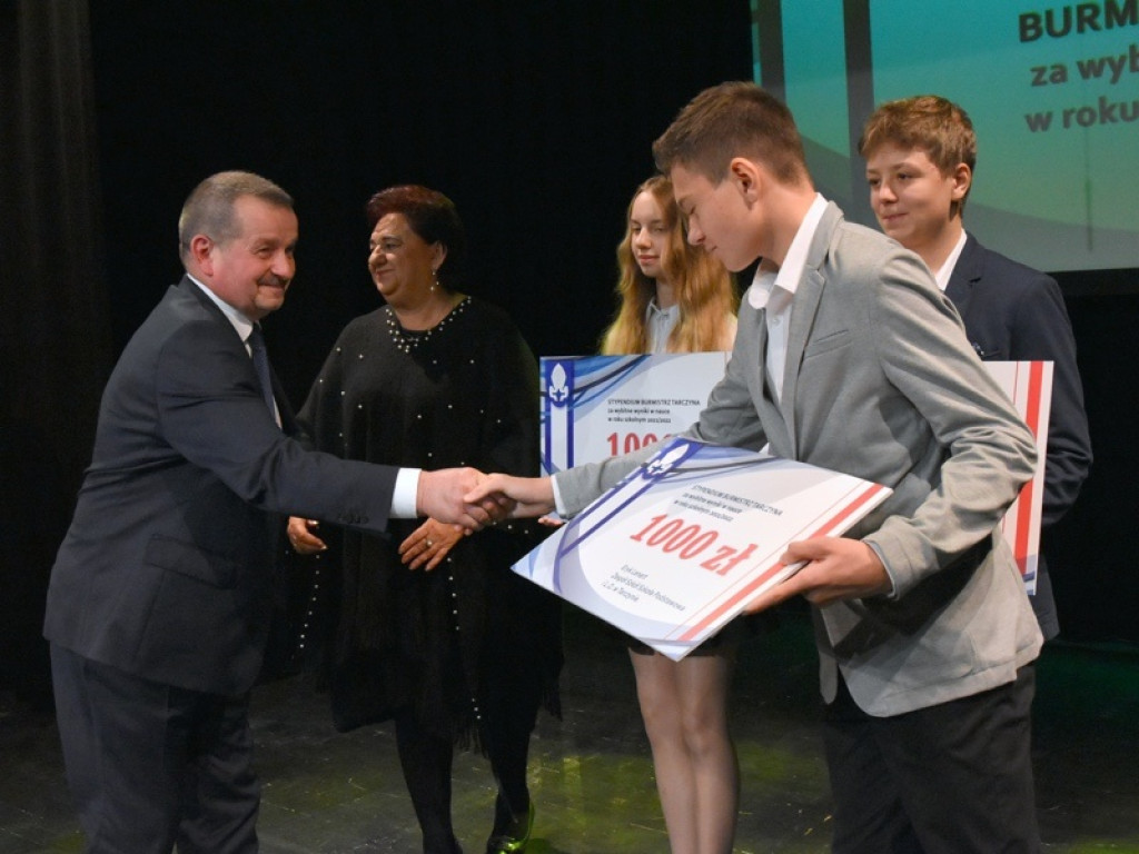 Stypendia Burmistrza Tarczyna dla najwybitniejszych uczniów