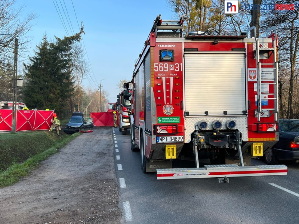 Wypadek na 79. Bwm w rowie, są ranni