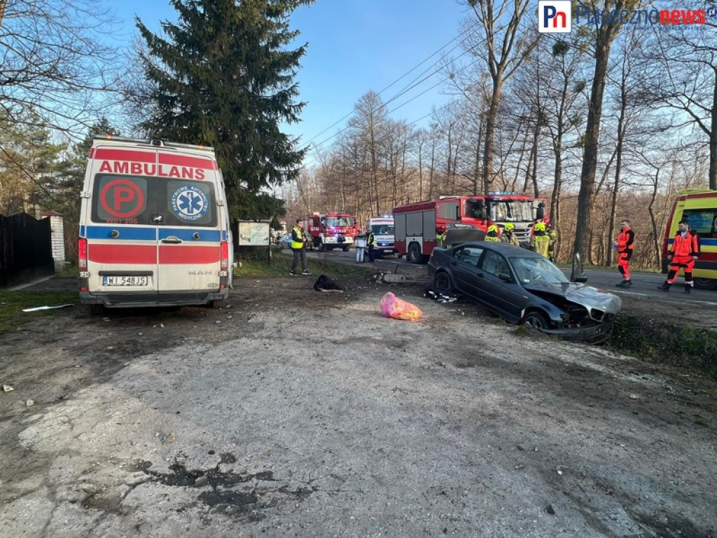 Wypadek na 79. Bwm w rowie, są ranni
