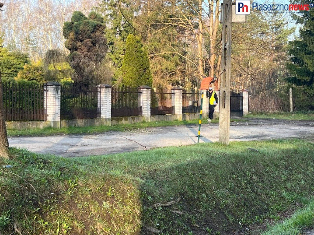 Wypadek na 79. Bwm w rowie, są ranni