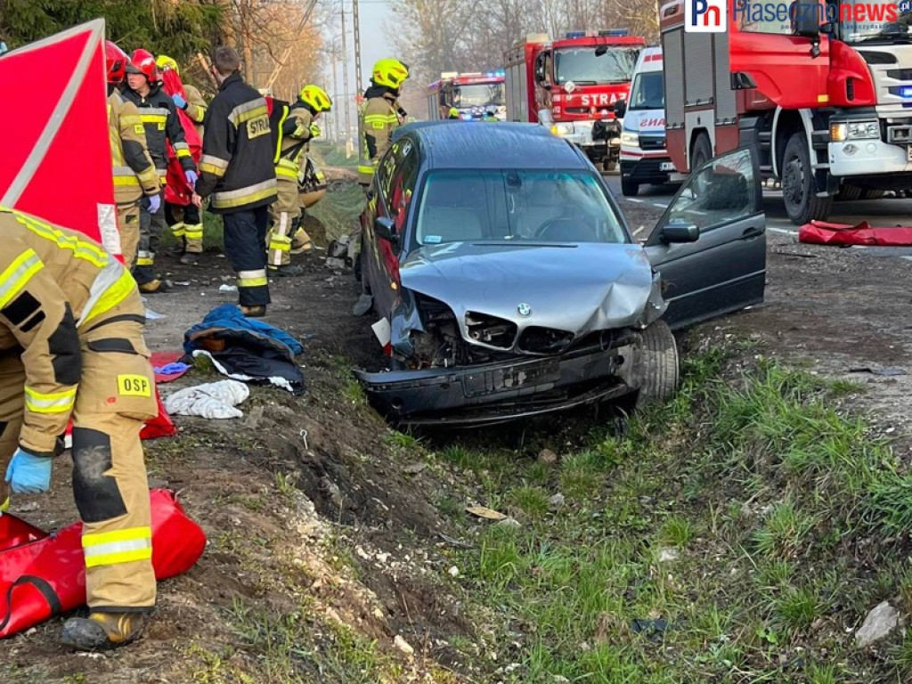 Wypadek na 79. Bwm w rowie, są ranni