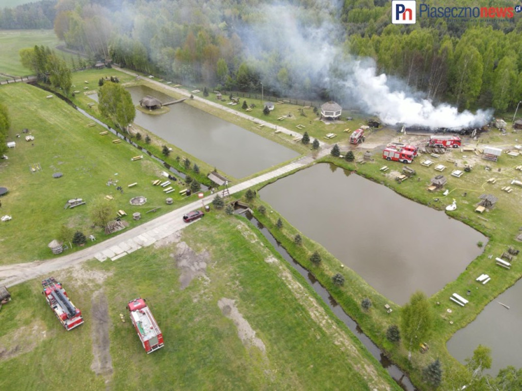 Potężny pożar w gospodarstwie agroturystycznym