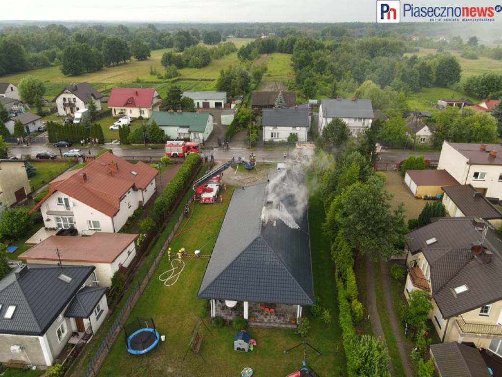 Piorun uderzył w dom! Trwa akcja gaśniczo-ratownicza