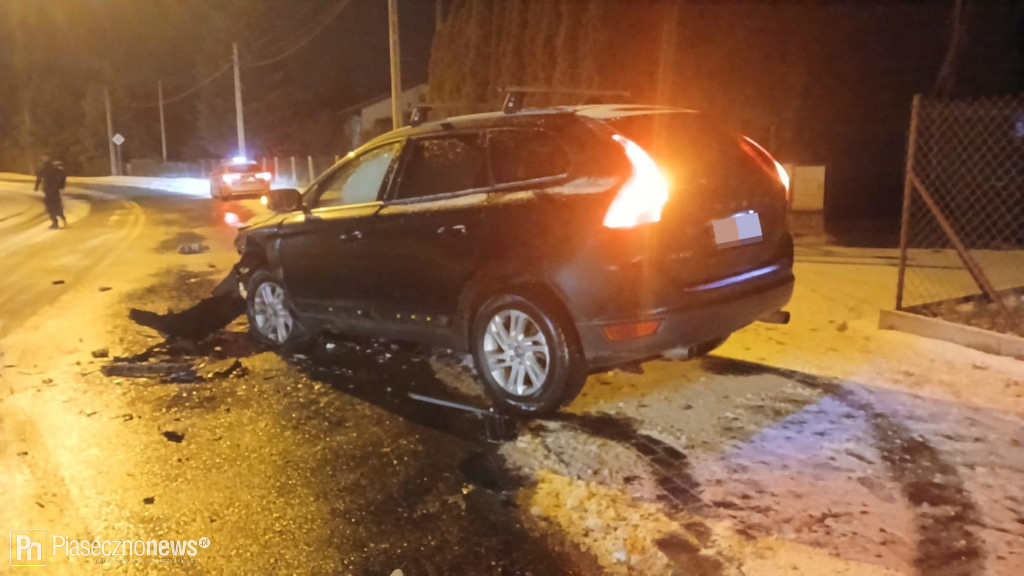 Wypadek w Jazgarzewie. Czołowe zderzenie dwóch aut