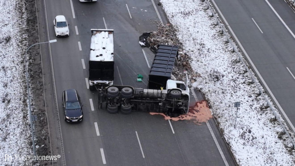 Ciężarówka przewróciła się na S7