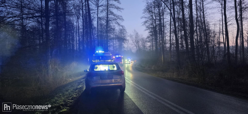 Dachowanie na łuku drogi! Jest ślisko