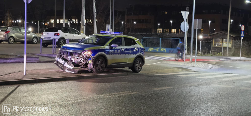 Radiowóz rozbity! Wypadek na Dworcowej