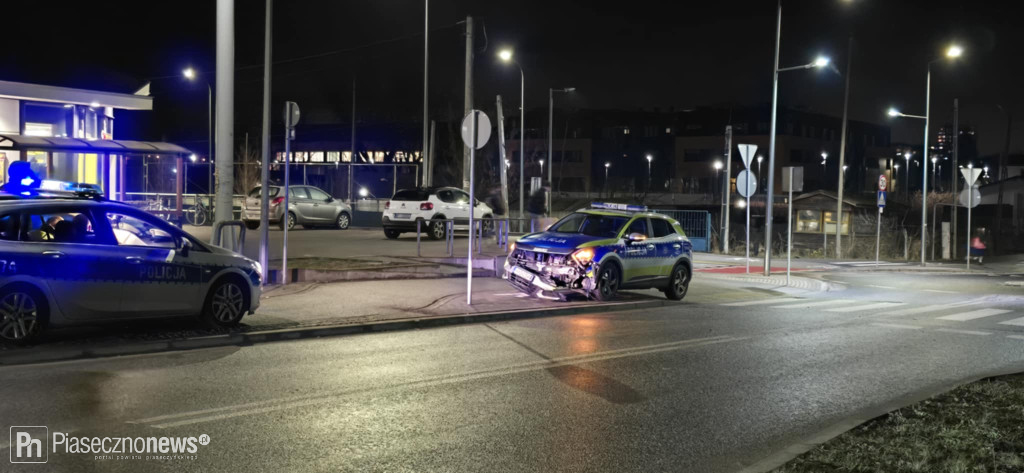 Radiowóz rozbity! Wypadek na Dworcowej