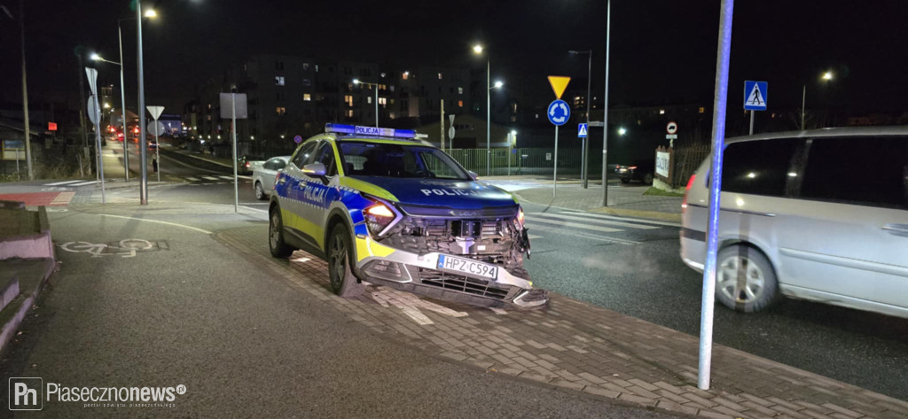 Radiowóz rozbity! Wypadek na Dworcowej