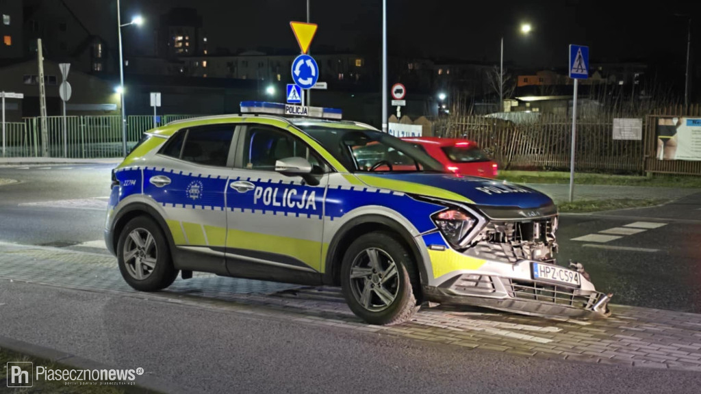 Radiowóz rozbity! Wypadek na Dworcowej