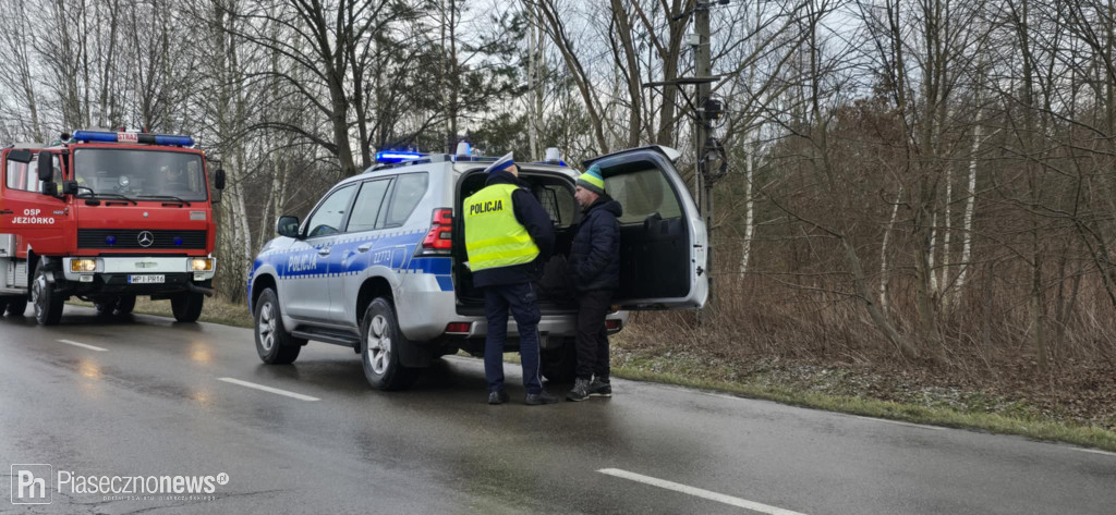 Wpadł do rowu i dachował