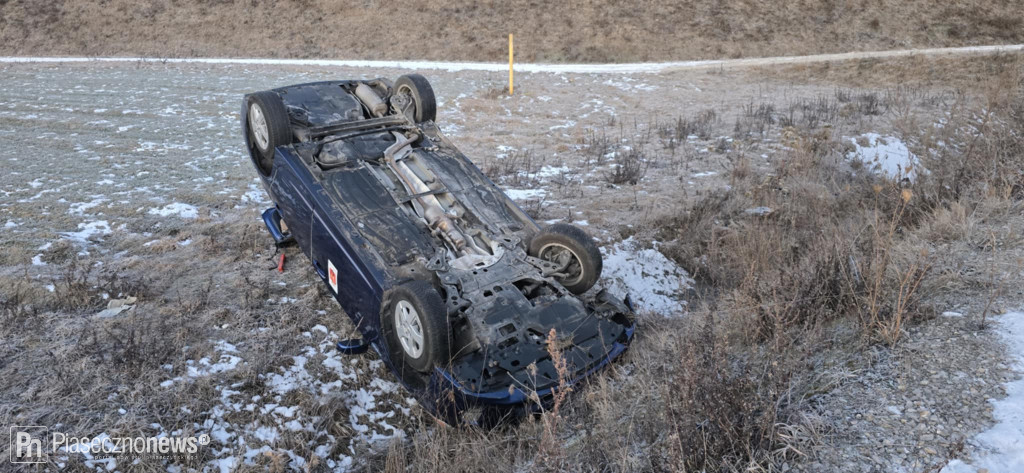 Auto przewozów osób dachowało