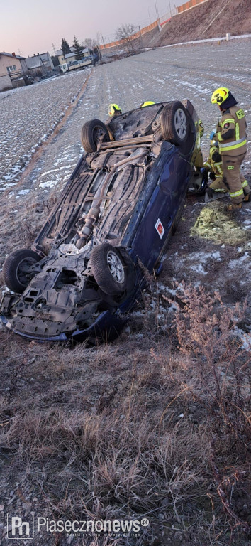 Auto przewozów osób dachowało