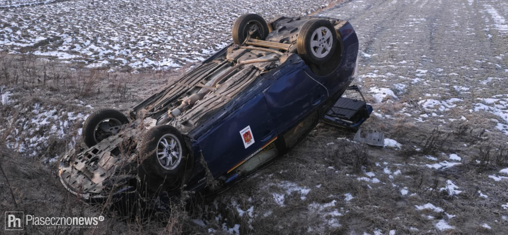 Auto przewozów osób dachowało