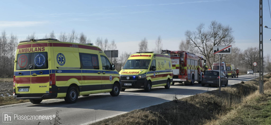 Dachowanie auta! Jechała nim kobieta z dziećmi