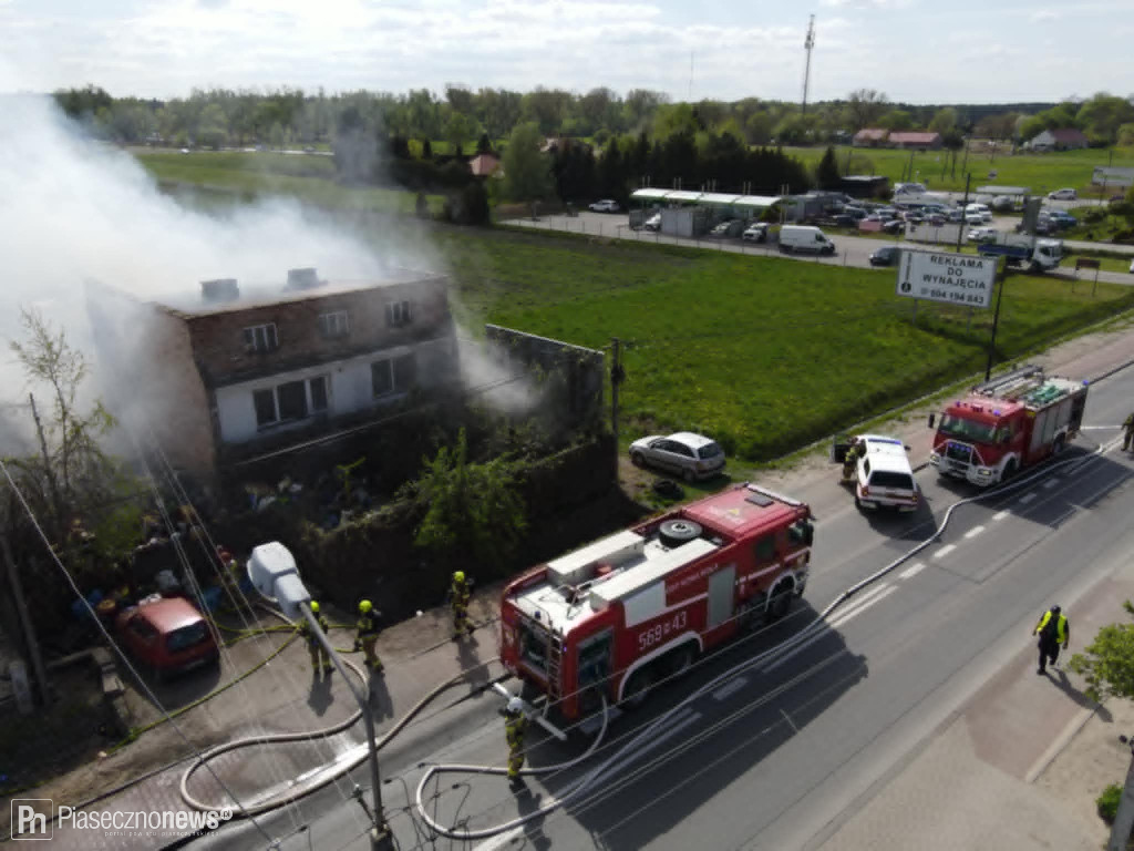 Pożar na jednej z posesji w Lesznowoli