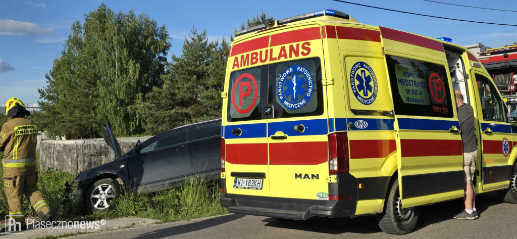 Mężczyzna jadący z dwójką dzieci zjechał do rowu