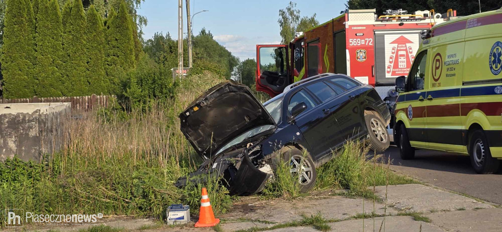 Mężczyzna jadący z dwójką dzieci zjechał do rowu