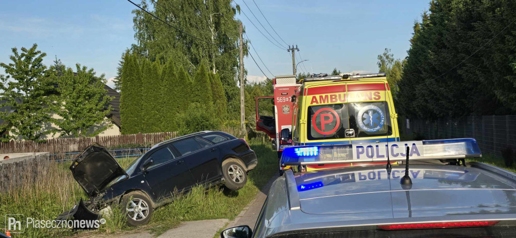 Mężczyzna jadący z dwójką dzieci zjechał do rowu