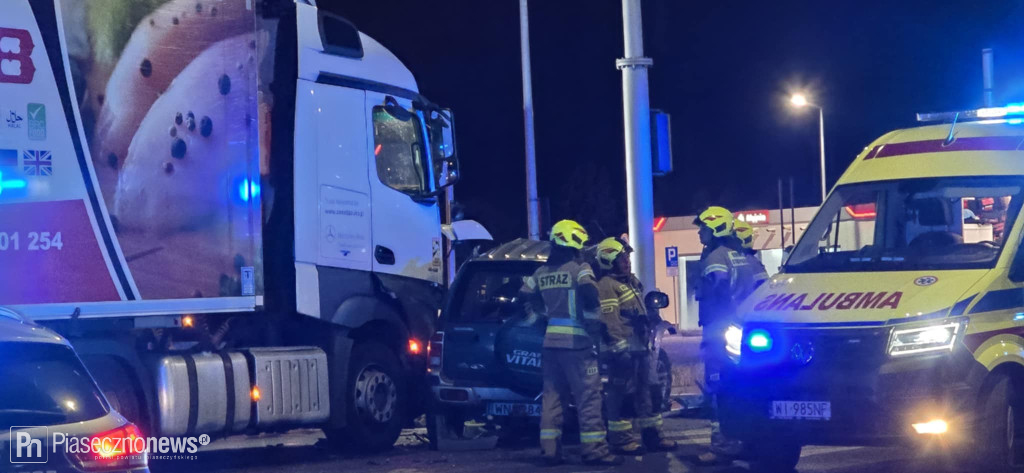 Zderzenie auta osobowego z ciężarówką