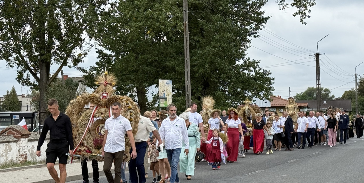 Dożynki Gminne w Prażmowie wciąż trwają