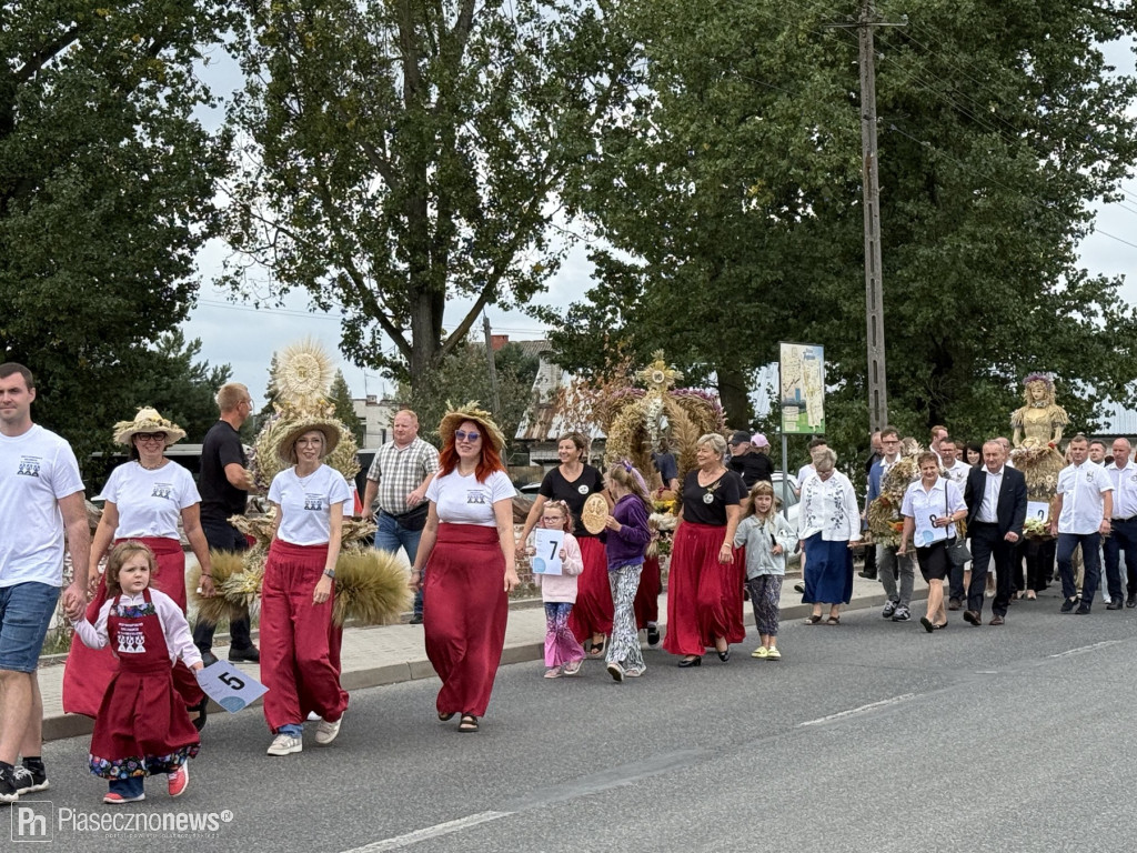 Dożynki Gminne w Prażmowie wciąż trwają
