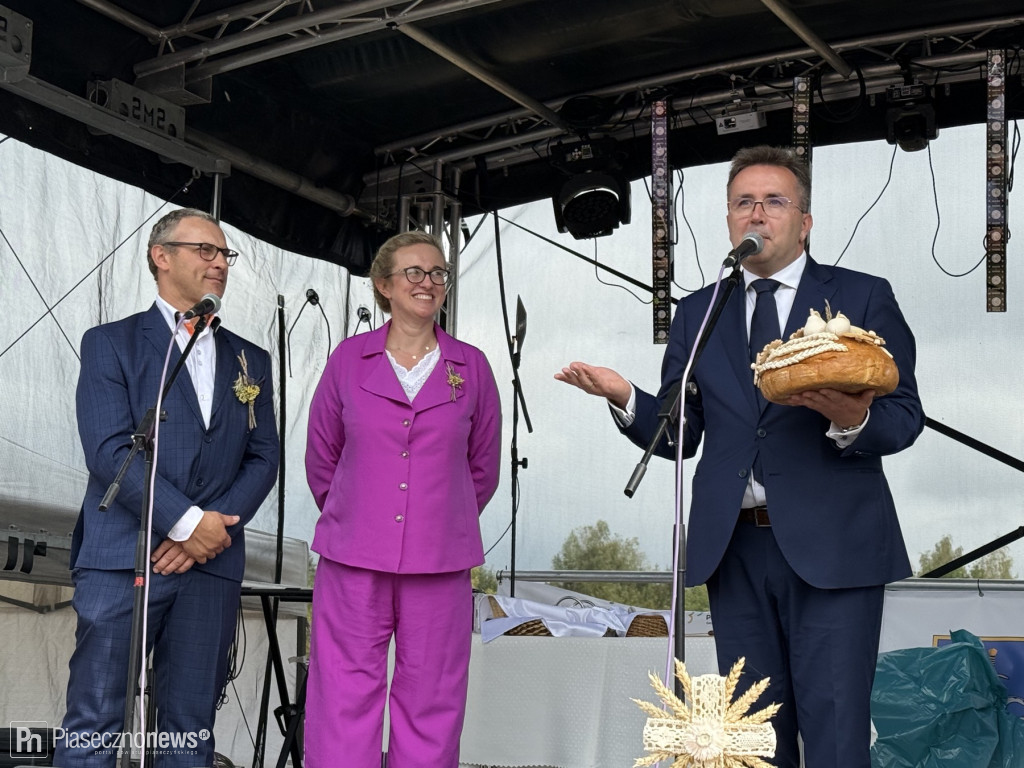 Dożynki Gminne w Prażmowie wciąż trwają