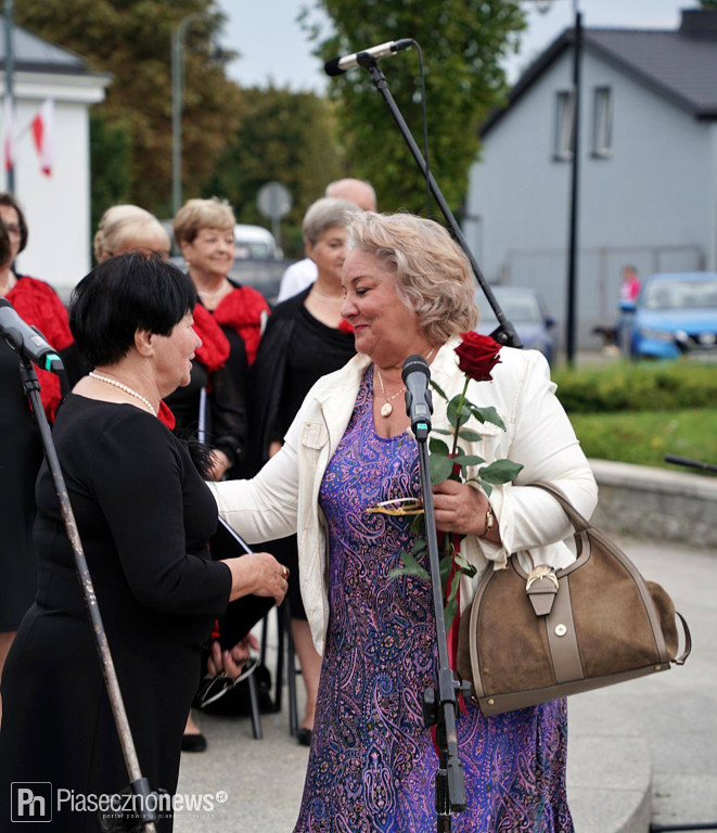 Patriotyczne śpiewanie na Skwerze Kisiela