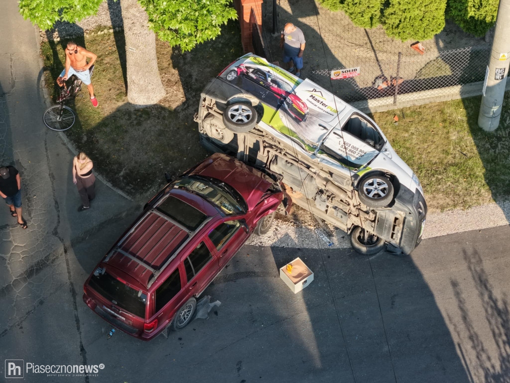 Toyota przewróciła się na bok
