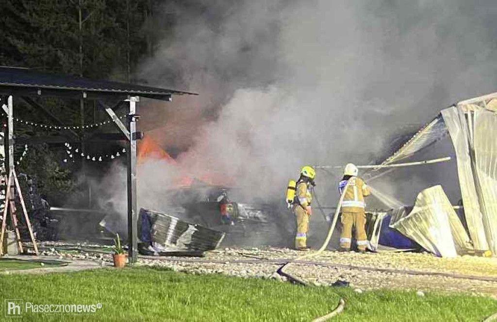 Pożar wybuchł w garażu